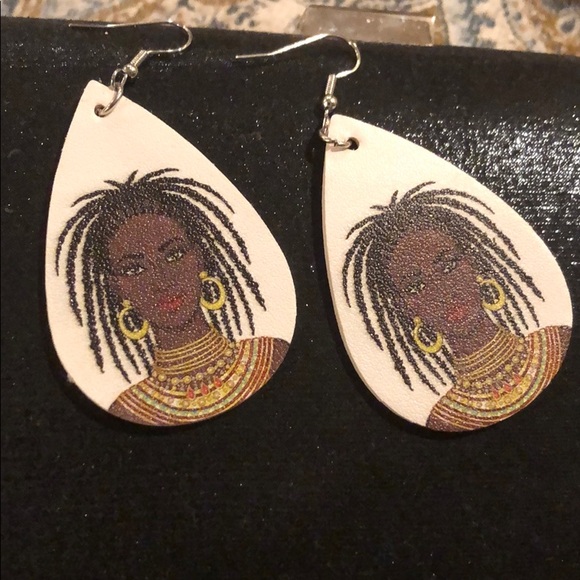 Afrocentric leather earrings - Picture 1 of 2
